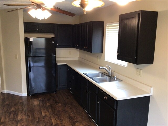Foto del edificio - 2930 Holly Hill Dr