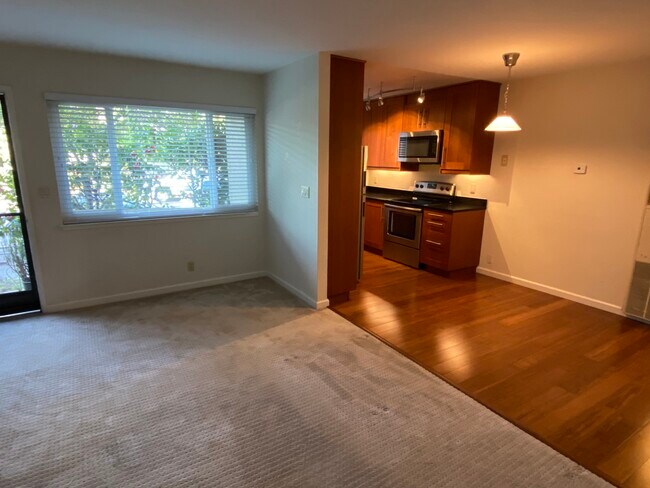 Building Photo - 674 Kirkland Dr