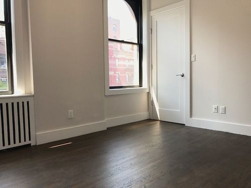 Building Photo - 77 W 68th St