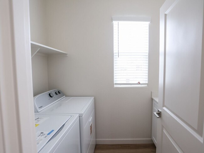 Foto del edificio - Gated Community, Pet Friendly, Upgraded Lifestyle - Now Available