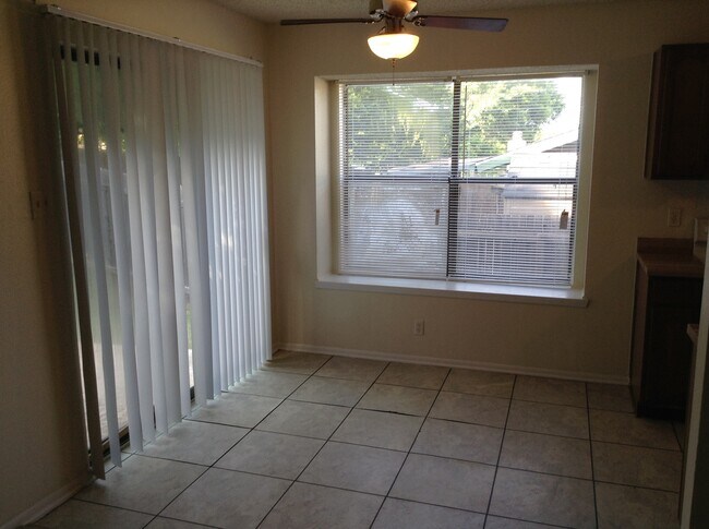 Foto del edificio - 4963 Dare Ln