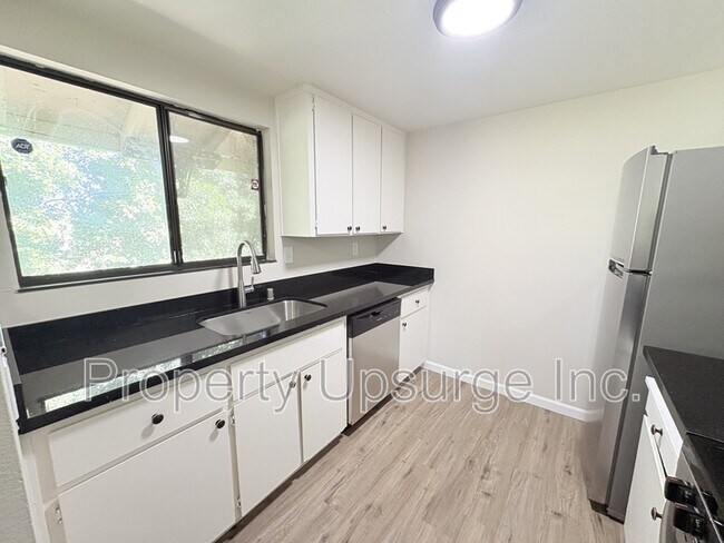 Foto del edificio - 2405 Sunny Ln