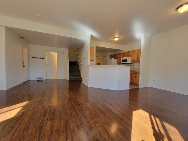 Foto del edificio - 8459 Ivy Springs Ln