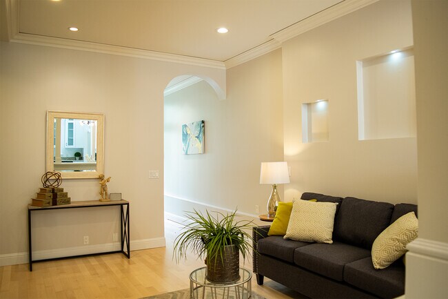 Entry into Livingroom - 126 Valley St