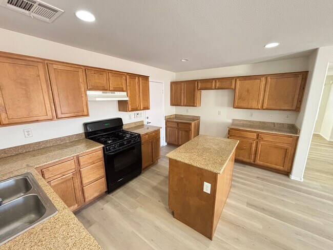 Foto del edificio - Gorgeous 3bed/1bath w/ 2 Car Garage located in Henderson!— Enjoy Rent-Free Holidays!