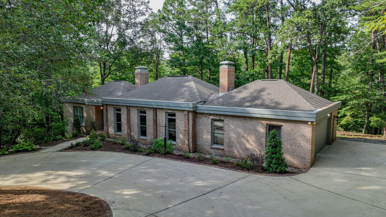 Primary Photo - 8409 Essex Cir NE