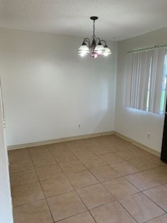 Foto del edificio - Hidden Valley Estates - 2 bdrm / 1 bath / 2 parking
