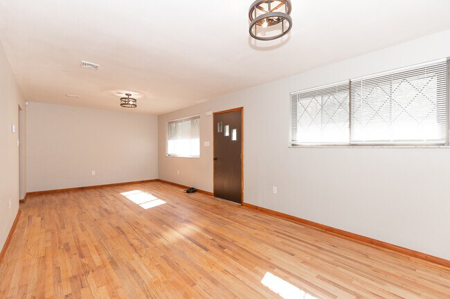 Foto del edificio - 689 Union Ave