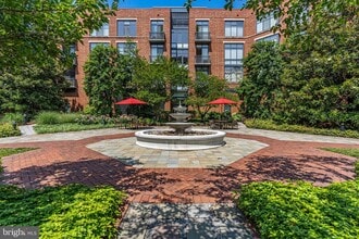 Building Photo - 520 John Carlyle St