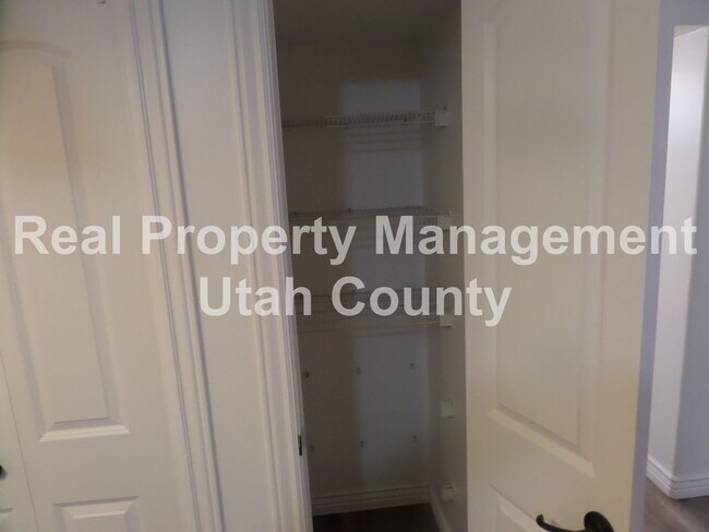 Foto del edificio - Darling Condo available