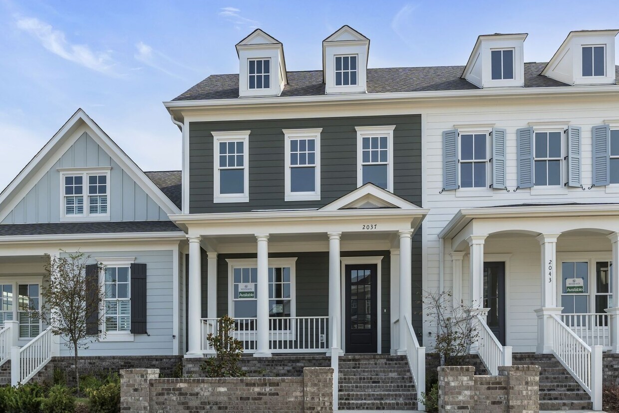 Primary Photo - Luxurious Low-Maintenance Living in Westha...