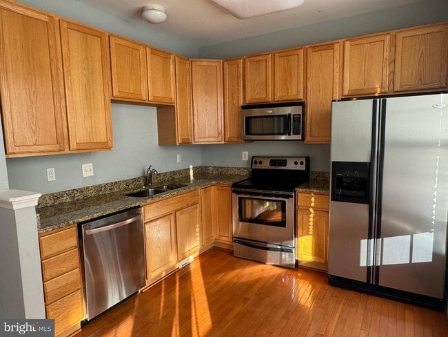 Building Photo - 9441 Birdhouse Cir