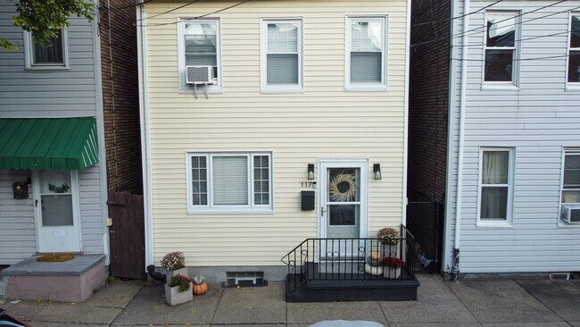 Building Photo - 117 S 25th St