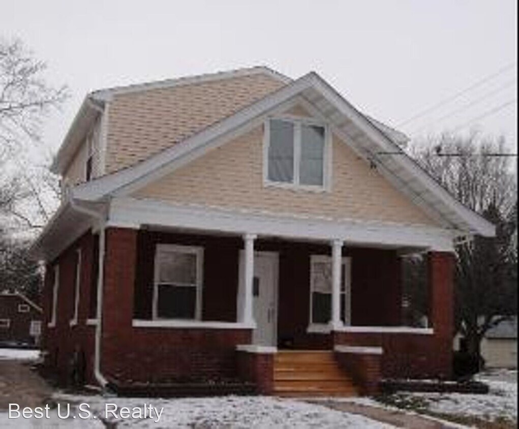 5 br, 2 bath House 601 Bangs St House Rental in Aurora, IL