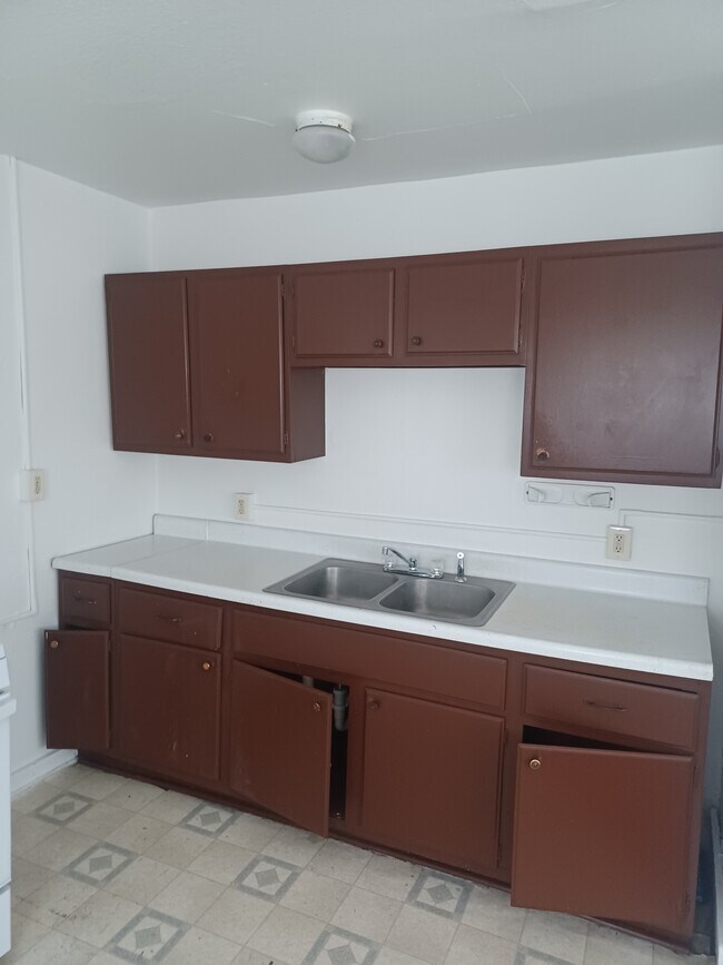 Building Photo - 423 8th St
