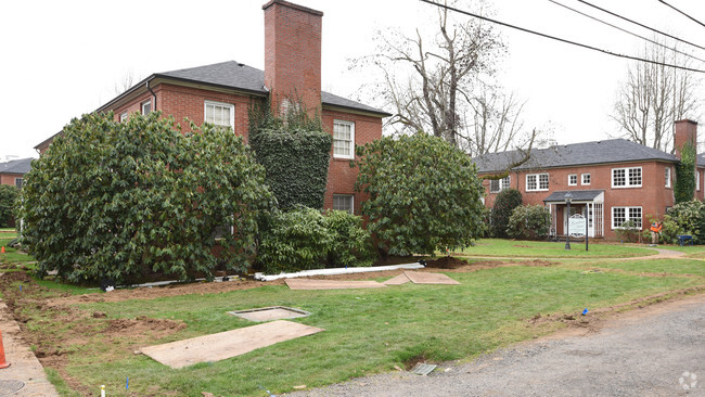 Building Photo - Broadmoor Manor Apartments