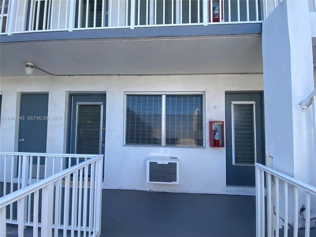 Foto del edificio - 15600 NE 6th Ave