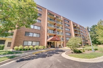 Building Photo - 1800 Huntington Blvd