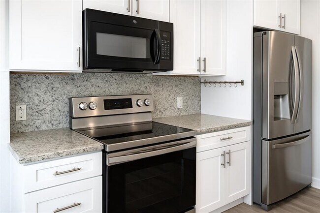 Foto del edificio - 4200 Hillcrest Dr