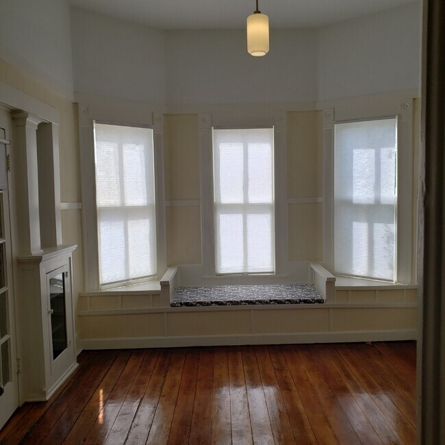 Foto del edificio - 316 W 7th St