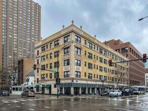 Building Photo - 1167 N Dearborn St