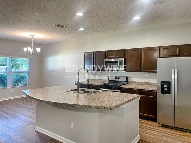 Building Photo - **1 MONTH FREE RENT**
