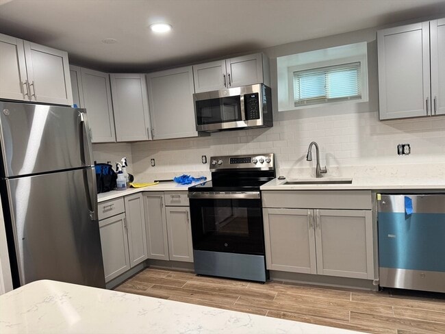 Building Photo - 24 W Tremlett St