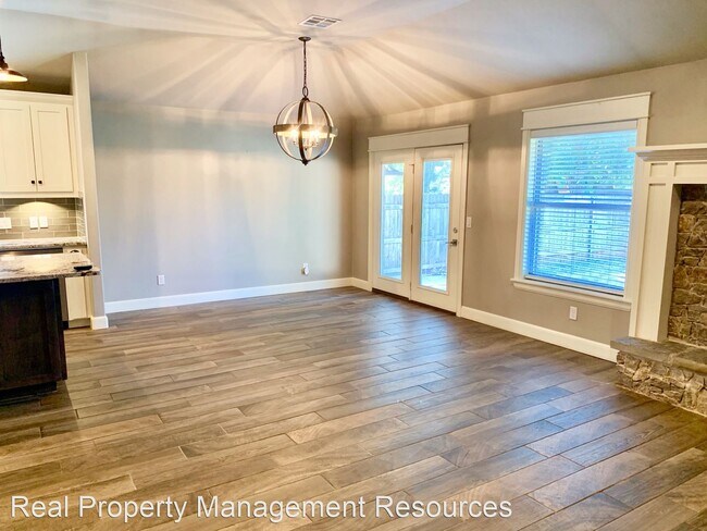 Building Photo - 3 br, 2 bath House - 1801 Yosemite Pl