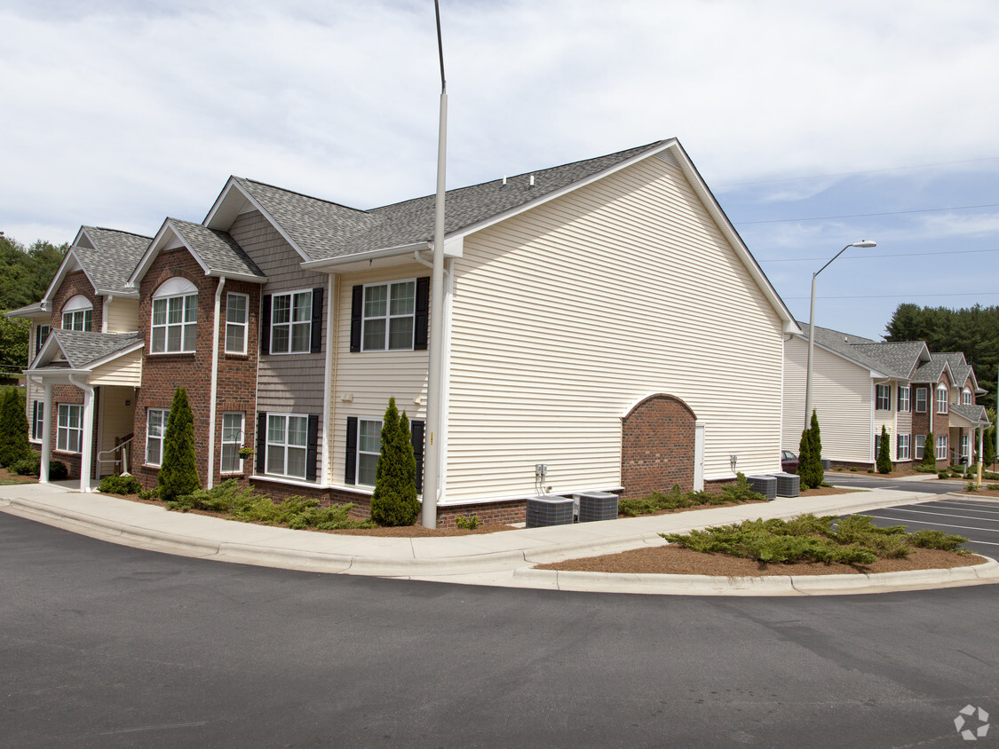 Building Photo - Smokey Meadows