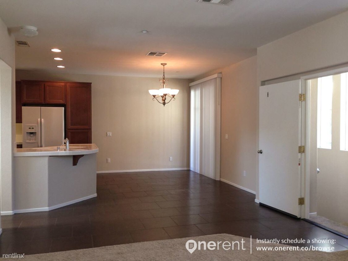 Foto principal - 16913 Laurel Hill Ln