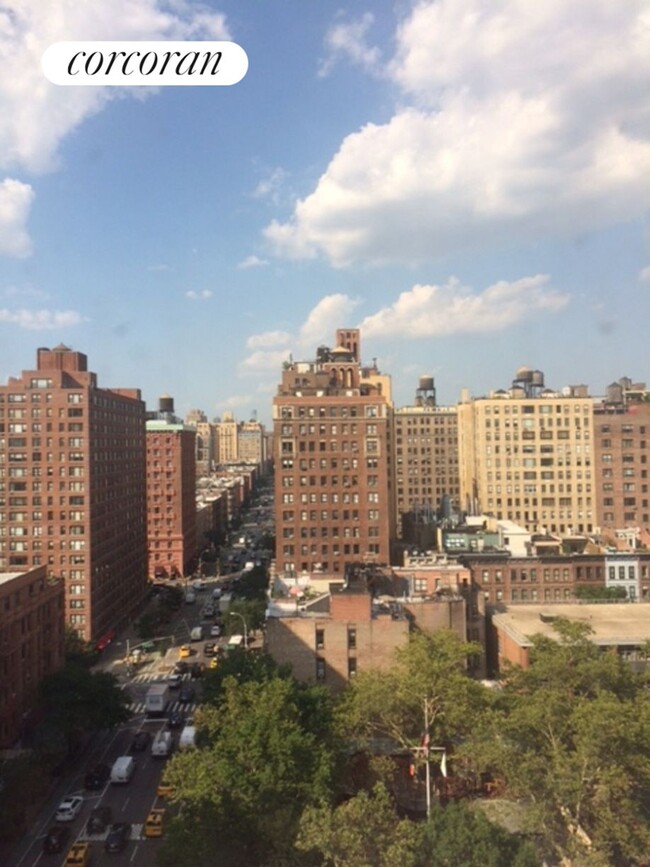 Building Photo - 175 W 76th St