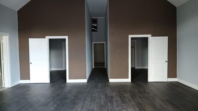 Foto del edificio - 17621 Stacey Ln