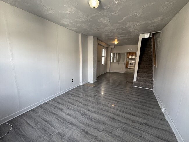 Building Photo - 644 W Mason Ave