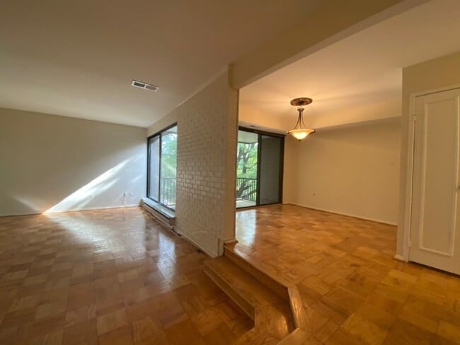 Photo - 2 Bedroom 1.5 Bathroom Apartment Unit Loca...