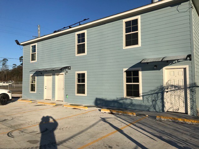 Building Photo - 222 N Beglis Pkwy
