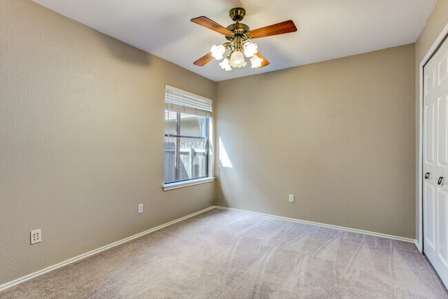 Foto del edificio - 12025 Shady Springs Rd