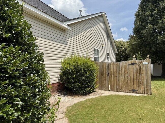 Foto del edificio - 3721 Stillwood Dr