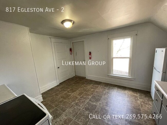 Foto del edificio - 817 Egleston Ave