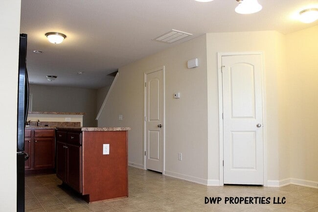 Building Photo - 4245 Youngstown Dr