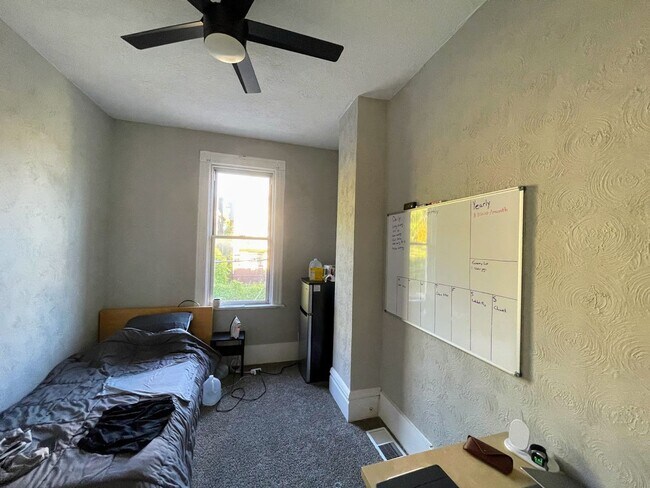 Foto del edificio - 3227 Dawson St