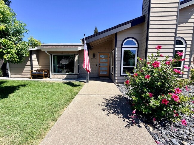 Building Photo - 5107 Parque Vista Way