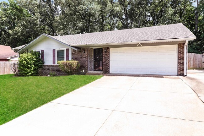 Foto del edificio - 5707 Heartwood Dr
