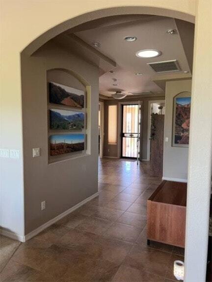 Foto del edificio - 2451 N Snead Dr