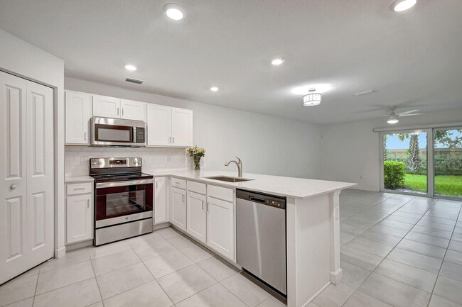 Building Photo - 6851 Broadwater Ln