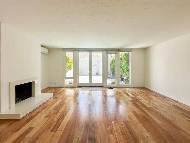 Foto del edificio - 16492 Harbour Ln