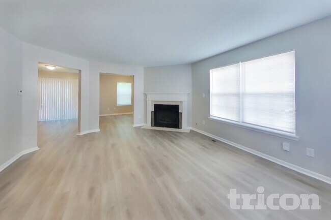 Foto del edificio - 8117 Pelham Pl