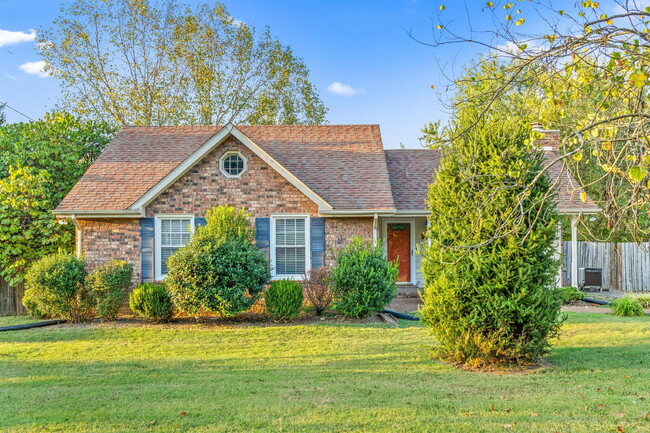 Foto del edificio - Huge Corner Lot in Glen Oaks!