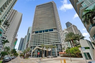 Building Photo - 1300 Brickell Bay Dr