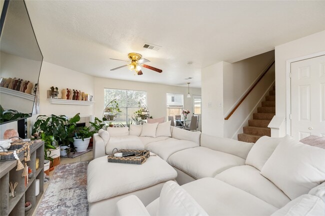 Building Photo - 1807 Live Oak Hill St