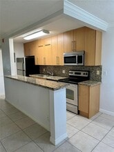 Building Photo - 1125 NE 16th Pl